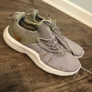 Grey Nike tennis shoes